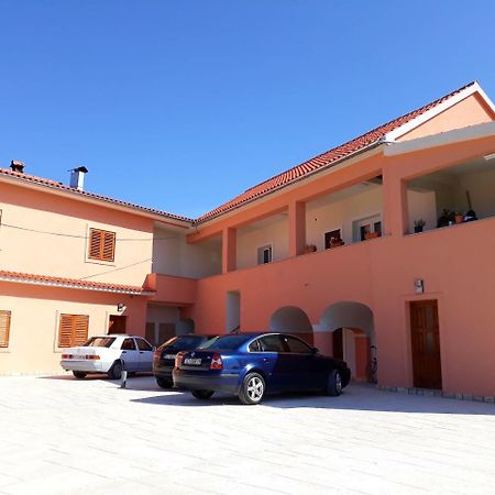 Apartments Leon Нин Екстериор снимка