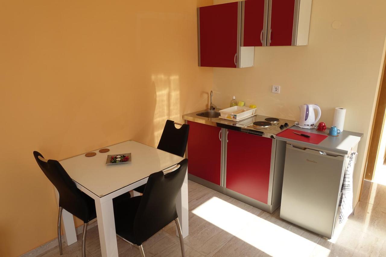 Apartments Leon Нин Екстериор снимка