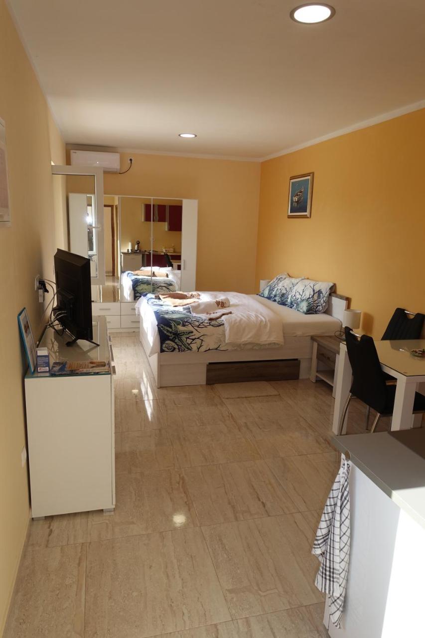 Apartments Leon Нин Стая снимка